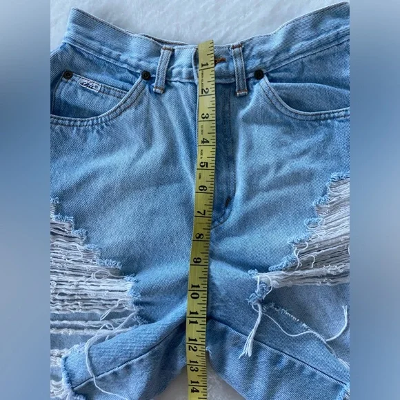 Vintage Chic Womens Ripped Raw Hem Denim Shorts size S - Picture 10 of 11
